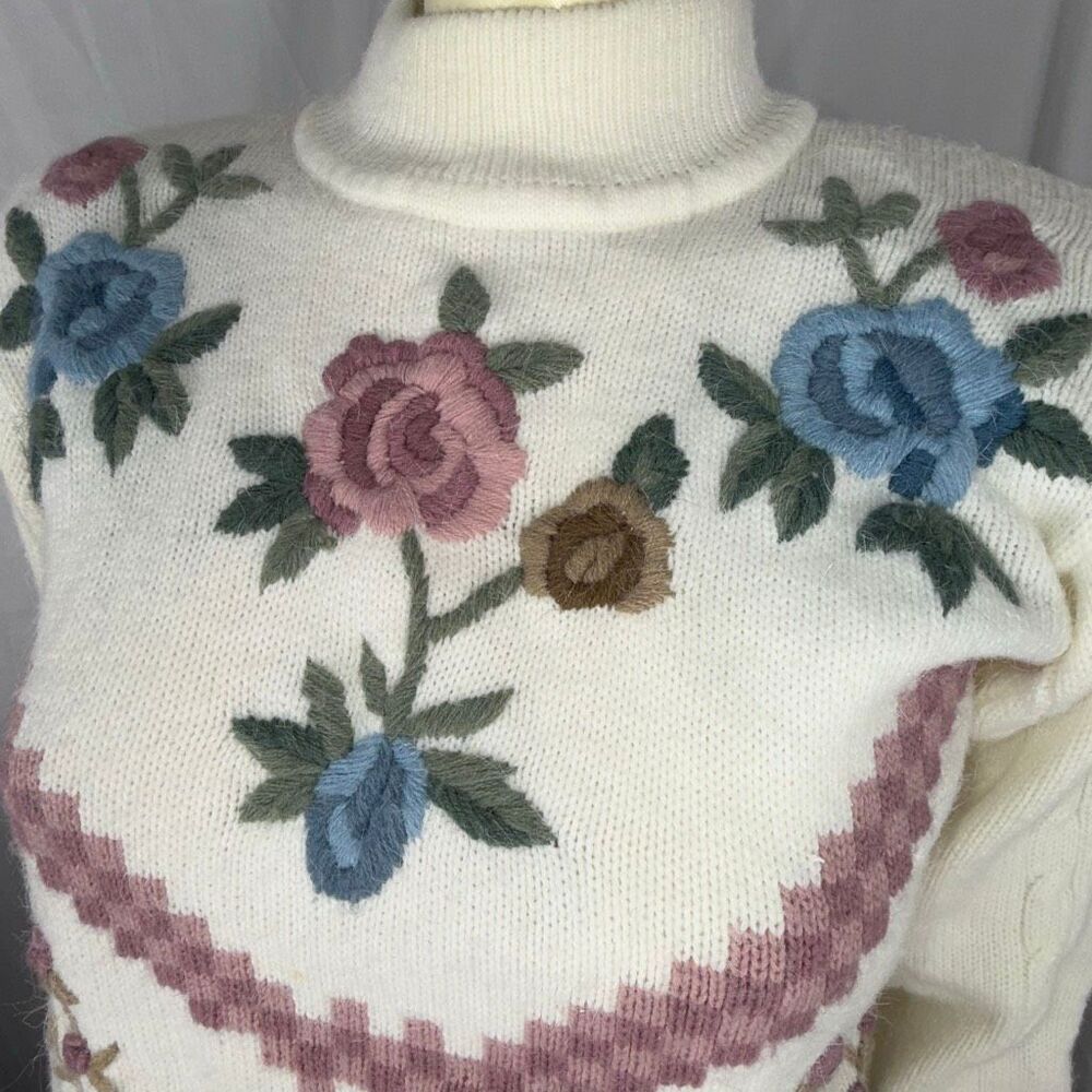 Vintage Alfred Dunner Floral Embroidered Sweater Cream Mock Neck Made in Hong Ko